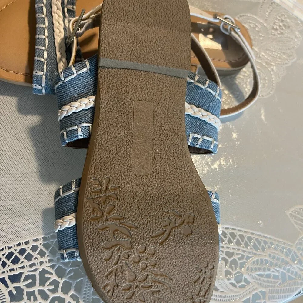 Dolce Vita # 1 girls' sandal with a denim design. All man-made materials.